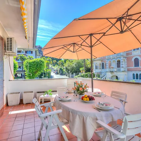 Gaya Center - Happy *