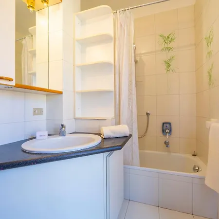 Appartamento Gaya 2Br With Terrace - Happy Rentals شقة