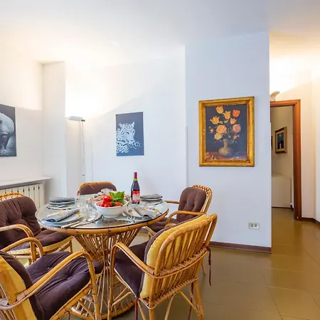 Appartamento Gaya 2Br With Terrace - Happy Rentals * ستريزا