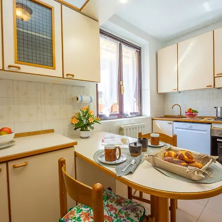Appartamento Gaya 2Br With Terrace - Happy Rentals * ستريزا