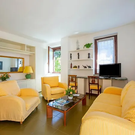Appartamento Gaya 2Br With Terrace - Happy Rentals