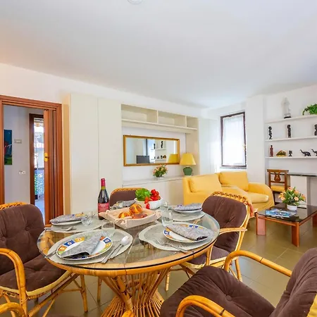 Appartamento Gaya 2Br With Terrace - Happy Rentals شقة ستريزا